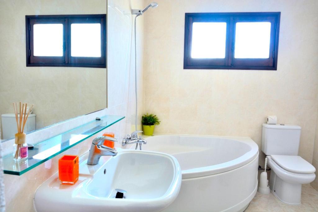 Ch 1 E 2 Two Up To 10 Guests Casa Da Horta, T1 & T2 * Albufeira